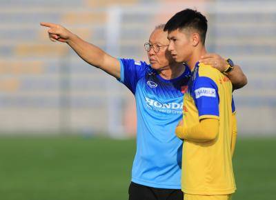 U22 Việt Nam được tư vấn loại giày phù hợp sân cỏ nhân tạo